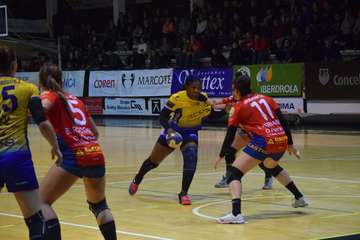 El Rocasa Gran Canaria gana con sufrimiento a un aguerrido BM Porriño (Foto BM Porriño)